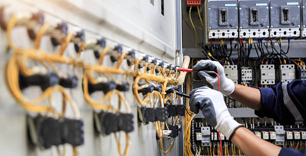 Professional Electrician technician working in Callahan, FL